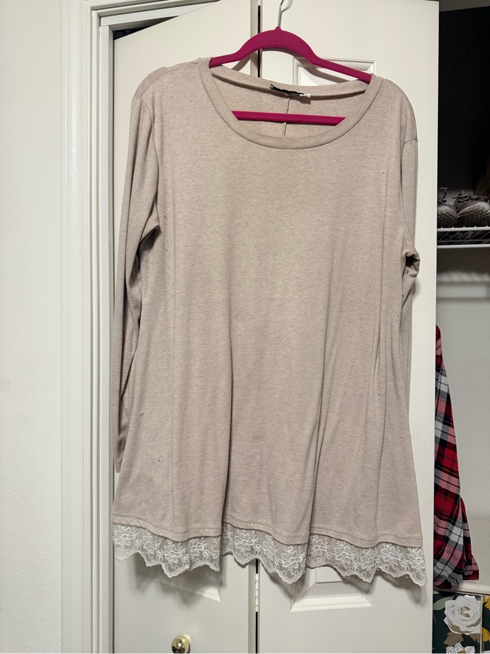 Women's Light Taupe Long Sleeve Lace-Hem Tee